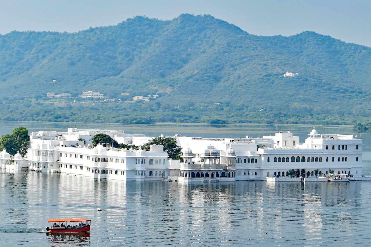 taj lake palace udaipur rajasthan india