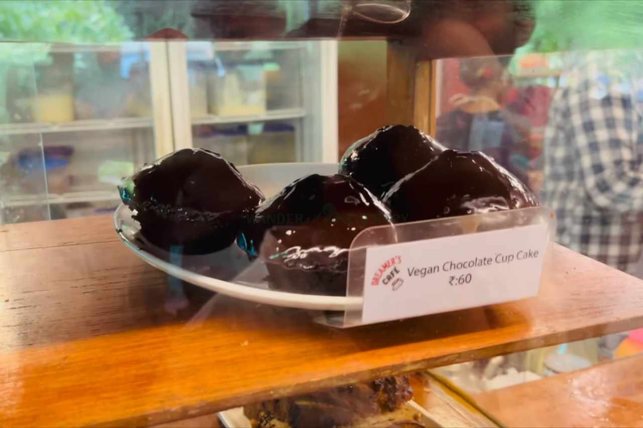 auroville restaurants cafes : Vegan Cholocate Cake 