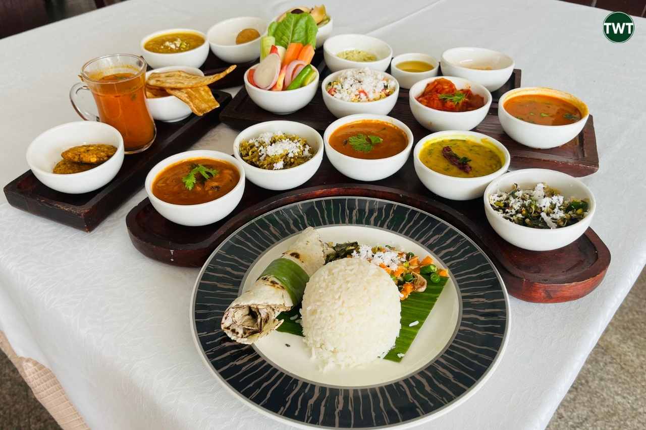 evolve back hampi kamalapura palace resort food