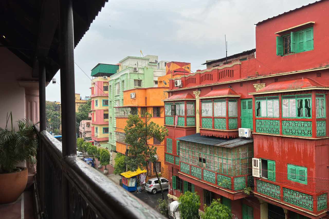 calcutta bungalow : Balcony