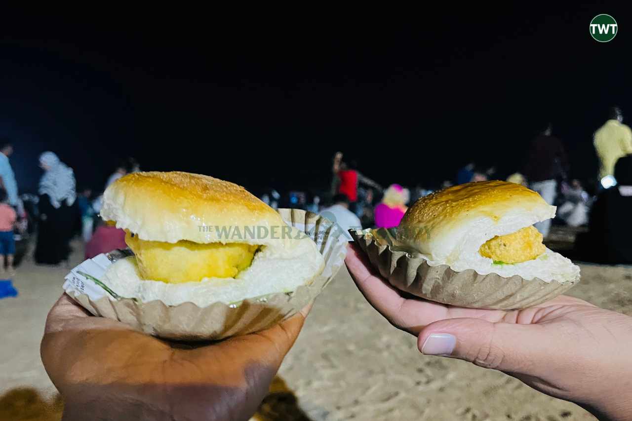 mumbai things to do-vada pav